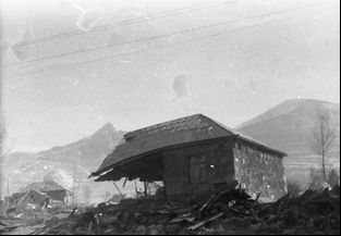 Рис. 5. Село Гегасар (январь 1989). Реалии