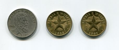 Рис. 8. Монета в 40 сентаво с портретом К. Сьенфуэгоса; две монеты в 1 песо