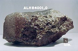 Рис. 21. Метеорит ALH 84001 марсианского происхождения, найденный в Антарктиде [29]